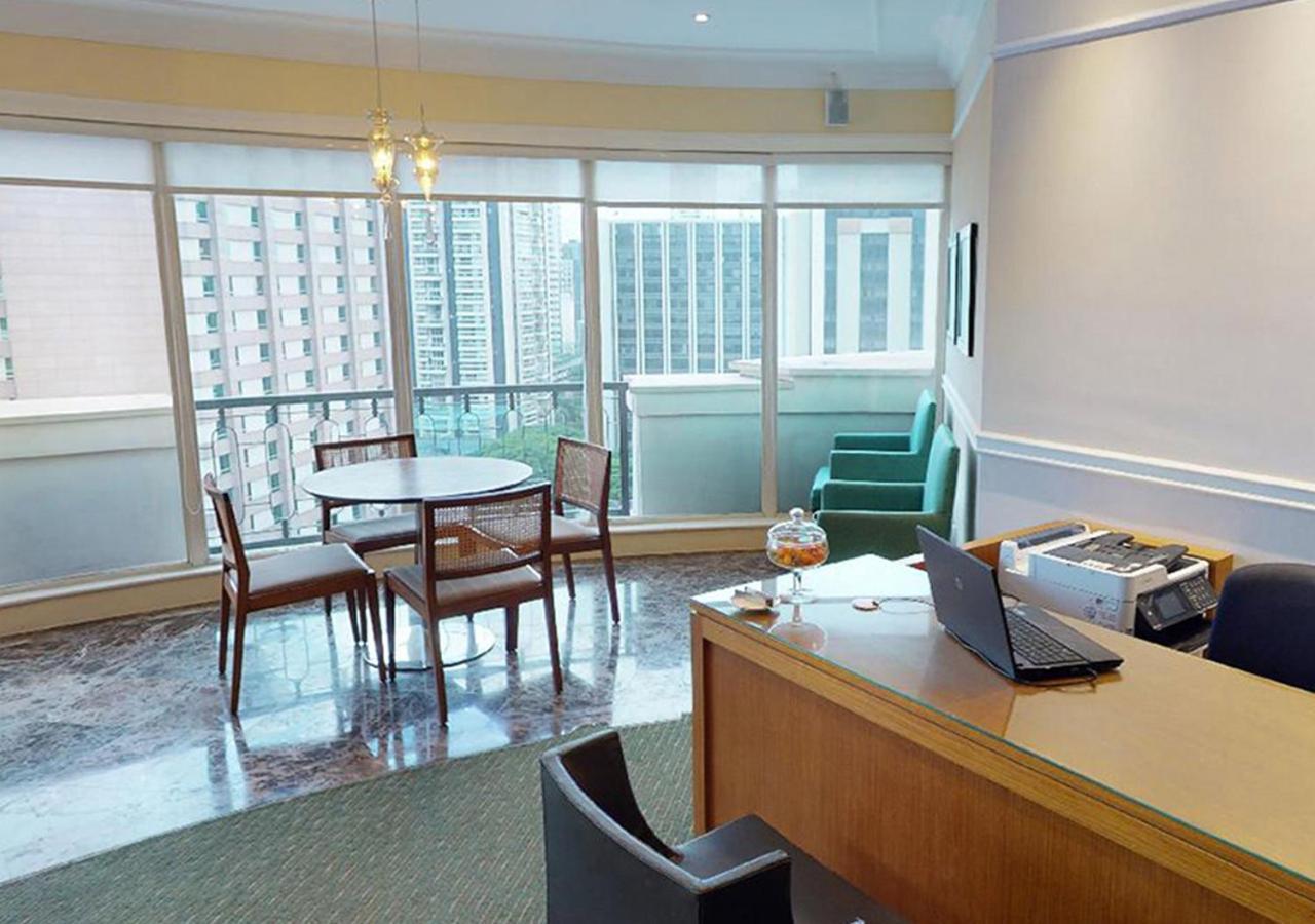 Gran Estanplaza Berrini Hotel São Paulo Exterior photo A typical office at the Hong Kong University of Science and Technology
