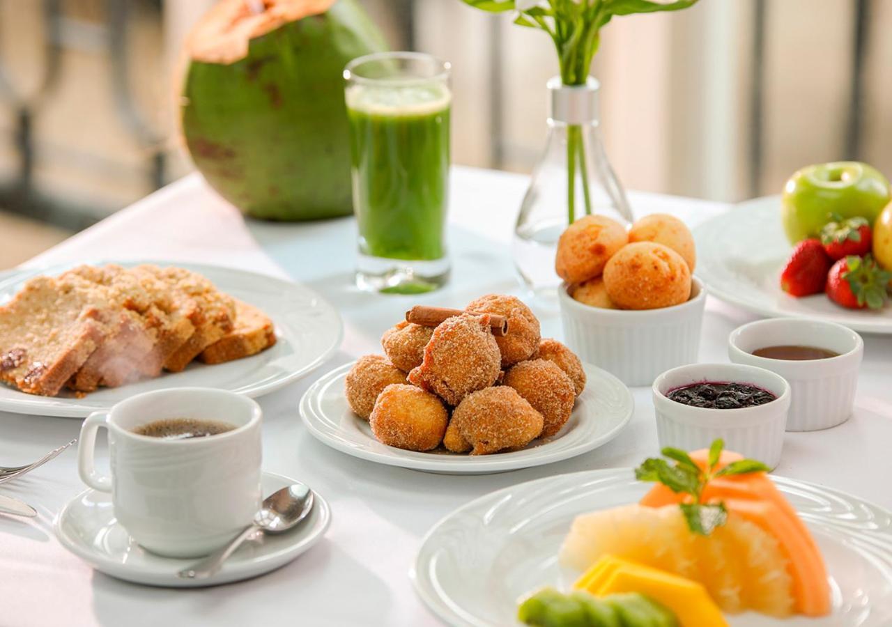 Gran Estanplaza Berrini Hotel São Paulo Exterior photo A selection of Brazilian breakfast foods