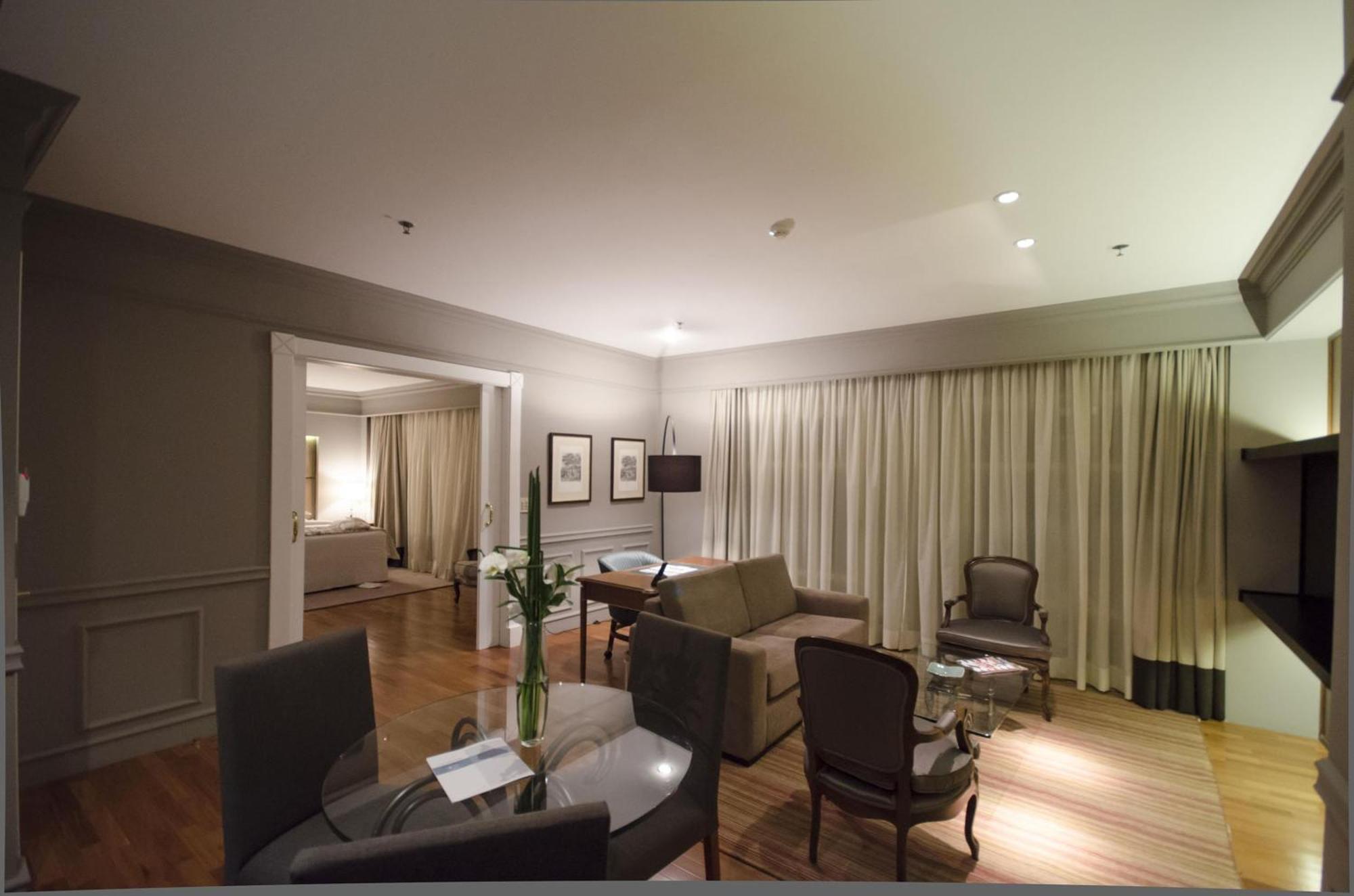 Gran Estanplaza Berrini Hotel São Paulo Room photo A suite at the hotel